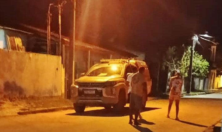 Homem de 20 anos é morto a tiros dentro de casa durante a madrugada em Itabela