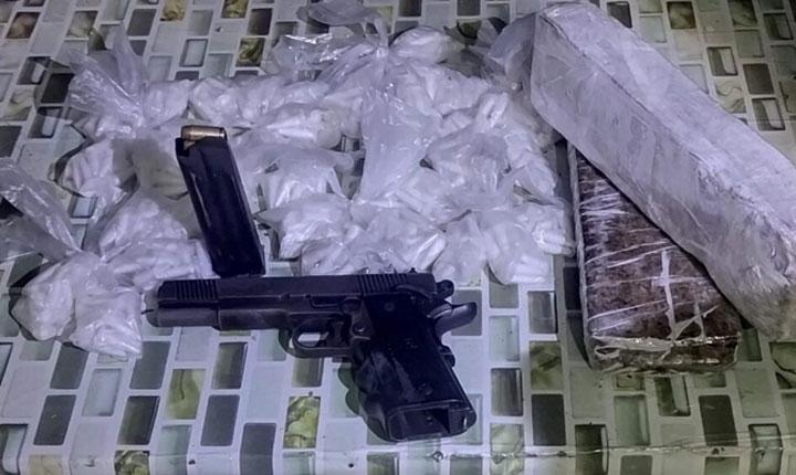 Polícia Militar apreende drogas e arma de fogo durante operação em Barrolândia, em Belmonte