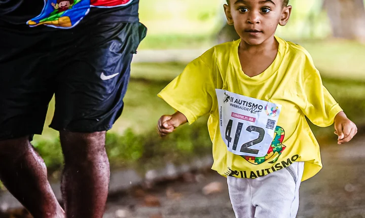 2ª edição da Autismo Run Viver Saúde reúne centenas de atletas em Eunápolis e reforça a importância da inclusão
