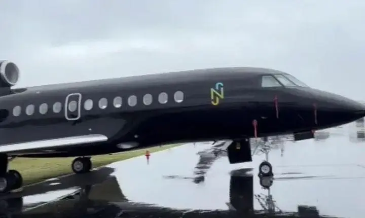 Avião particular de Neymar, o 'AeroBatman', aterrissa em Porto Seguro e gera burburinho nas redes sociais; Veja vídeo