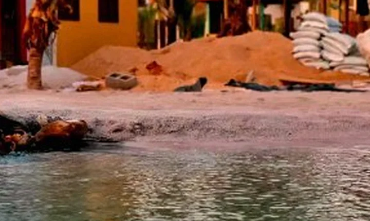 Bar no ES recria a vila de Caraíva com praia artificial e casinhas coloridas; Veja as imagens