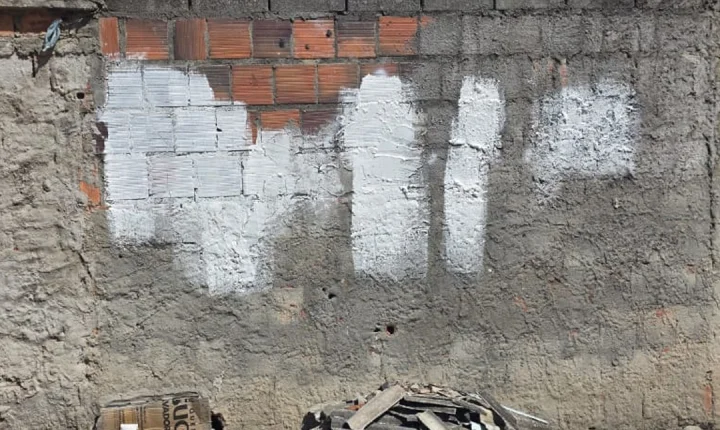 Belmonte: Polícia Militar apaga pichações de facções criminosas e reforça combate ao crime no distrito de Barrolândia