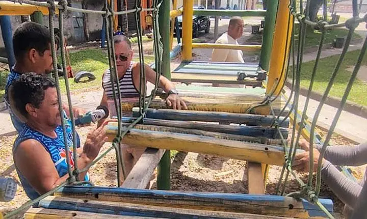 Bloco Carna Boi inicia revitalização da pracinha do Parque Ecológico sem ajuda da prefeitura Porto Seguro