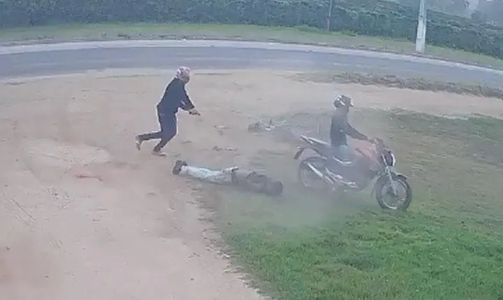 Câmera registra execução de jovem de 19 anos na manhã desta terça, em Itabela; Veja vídeo