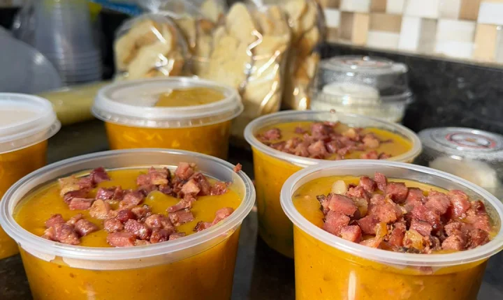 Casal de Eunápolis larga emprego para vender caldos por delivery e fatura R$ 100 mil; Veja vídeo