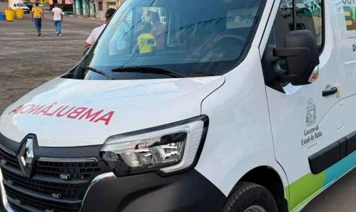 Cláudia Oliveira entrega ambulância para São João do Panelinha e fortalece a saúde de Camacã