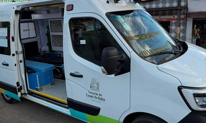 Cláudia Oliveira entrega ambulância para São João do Panelinha e fortalece a saúde de Camacã
