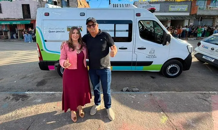 Cláudia Oliveira entrega ambulância para São João do Panelinha e fortalece a saúde de Camacã