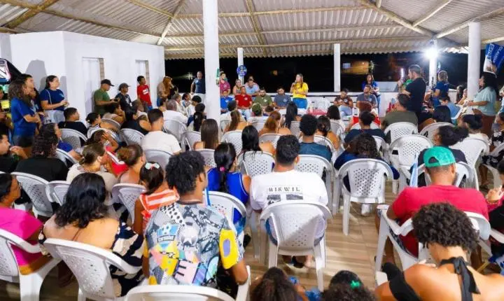 Com forte apoio popular, Arraial d’Ajuda reúne lideranças em encontro com Cláudia Oliveira