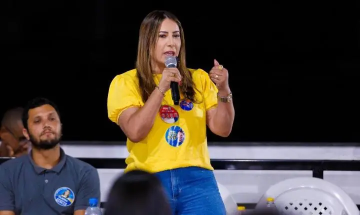 Com forte apoio popular, Arraial d’Ajuda reúne lideranças em encontro com Cláudia Oliveira