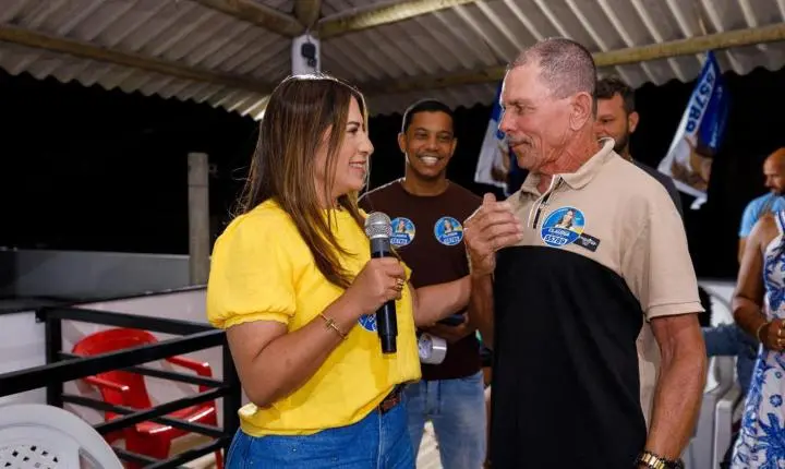 Com forte apoio popular, Arraial d’Ajuda reúne lideranças em encontro com Cláudia Oliveira