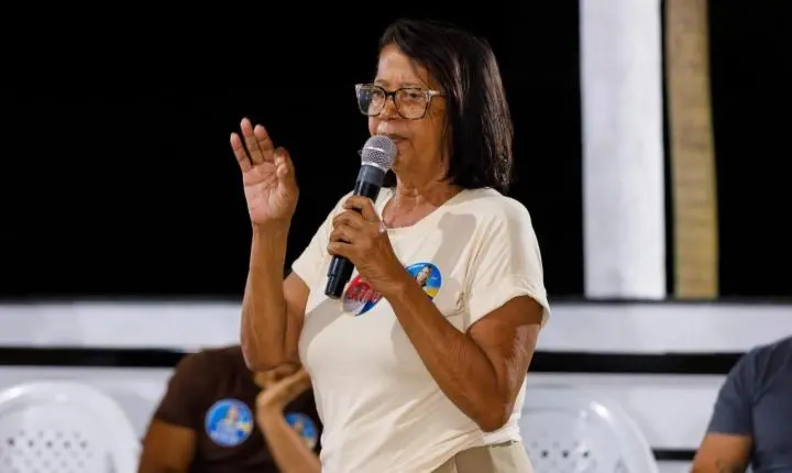 Com forte apoio popular, Arraial d’Ajuda reúne lideranças em encontro com Cláudia Oliveira