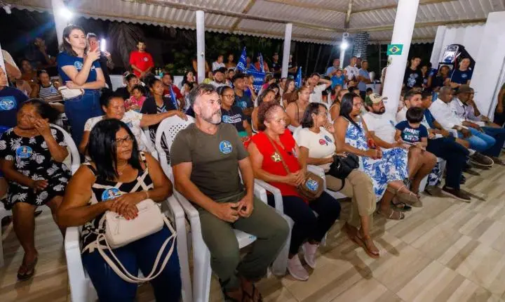Com forte apoio popular, Arraial d’Ajuda reúne lideranças em encontro com Cláudia Oliveira
