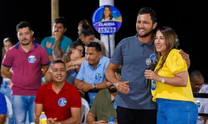 Com forte apoio popular, Arraial d’Ajuda reúne lideranças em encontro com Cláudia Oliveira