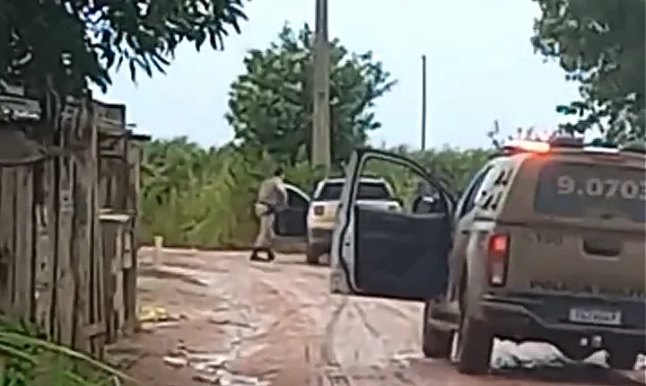 Criminosos abandonam veículo após confronto com a polícia em Itabela; Veja vídeo