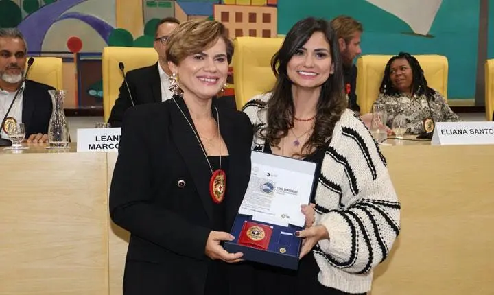 De Porto Seguro para o mundo: Viviane Carvalho transforma dor em superação e recebe reconhecimento internacional