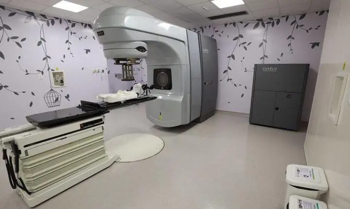 Deputada Cláudia Oliveira entrega ao lado do governador Jerônimo Rodrigues e da secretária Roberta Santana mais um equipamento de saúde para o Extremo Sul