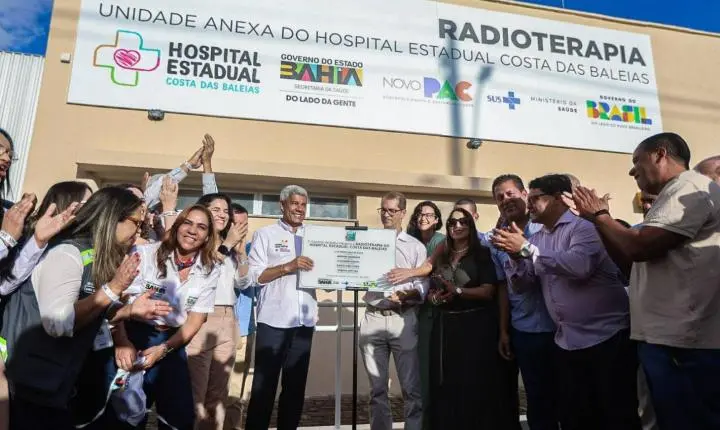 Deputada Cláudia Oliveira entrega ao lado do governador Jerônimo Rodrigues e da secretária Roberta Santana mais um equipamento de saúde para o Extremo Sul