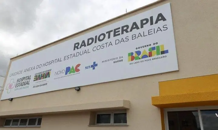 Deputada Cláudia Oliveira entrega ao lado do governador Jerônimo Rodrigues e da secretária Roberta Santana mais um equipamento de saúde para o Extremo Sul