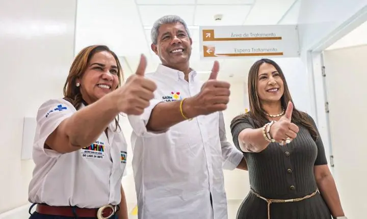 Deputada Cláudia Oliveira entrega ao lado do governador Jerônimo Rodrigues e da secretária Roberta Santana mais um equipamento de saúde para o Extremo Sul