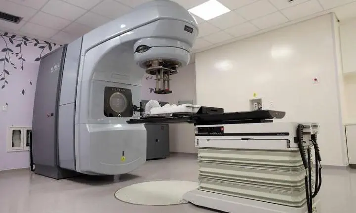 Deputada Cláudia Oliveira entrega ao lado do governador Jerônimo Rodrigues e da secretária Roberta Santana mais um equipamento de saúde para o Extremo Sul