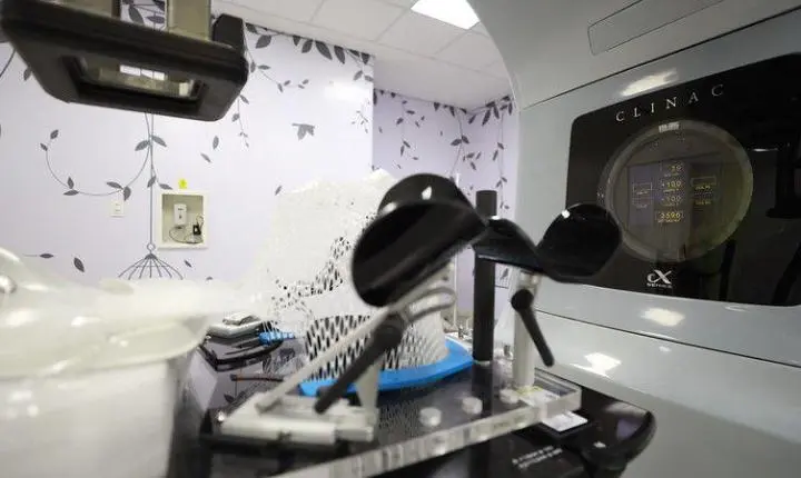 Deputada Cláudia Oliveira entrega ao lado do governador Jerônimo Rodrigues e da secretária Roberta Santana mais um equipamento de saúde para o Extremo Sul