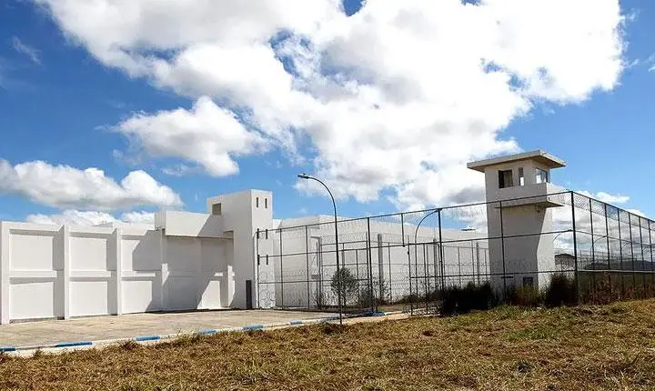 Estado da Bahia anuncia ampliação de penitenciárias em seis municípios, incluindo Eunápolis e Teixeira de Freitas; Confira