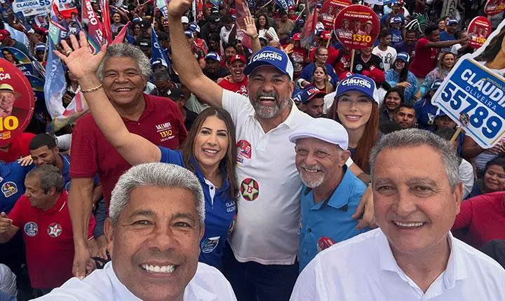 Eunápolis recebe grande caminhada com Jerônimo, Cláudia, Robério, Rui Costa e Jaques Wagner