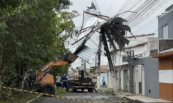 Governo da Bahia reconhece situação de emergência em Eunápolis após vendaval