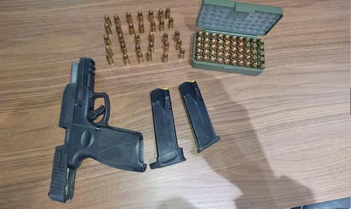 Homem é preso com pistola 9mm e 82 munições durante micareta em Itagimirim; Veja