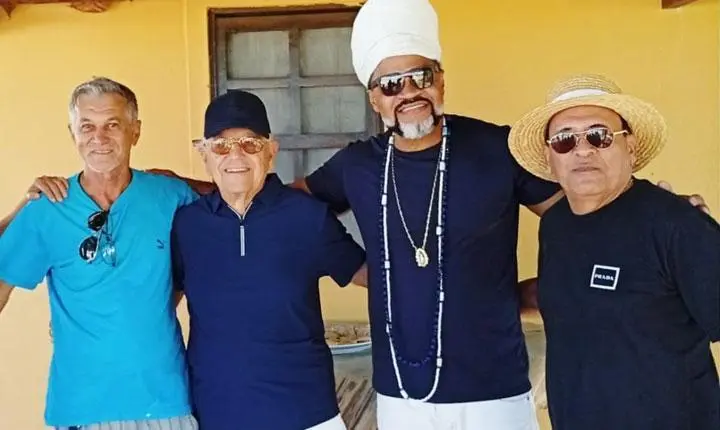 Itaquena, em Trancoso, recebe a visita do iluminado artista e Embaixador Internacional da Cultura Carlinhos Brown
