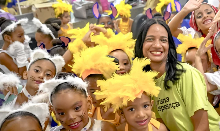 Mais de 550 bailarinos se apresentam no espetáculo 