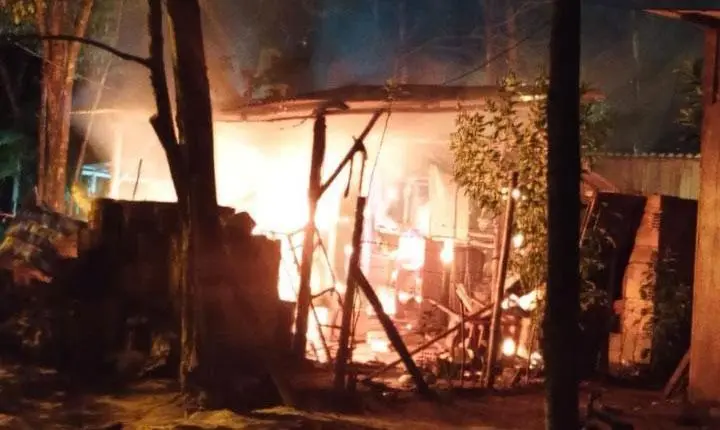 Mulher incendeia casa do ex-marido e assusta moradores na comunidade de Sapirara em Trancoso; Veja 