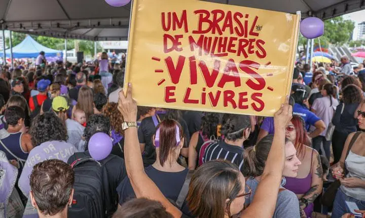 Mulheres vão às ruas em Porto Seguro para cobrar votação do PL Antimisoginia; Confira