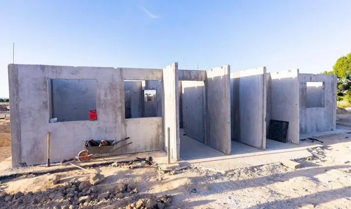 No dia de seu aniversário, prefeito Robério apresenta obras de cerca de 500 casas do Minha Casa, Minha Vida