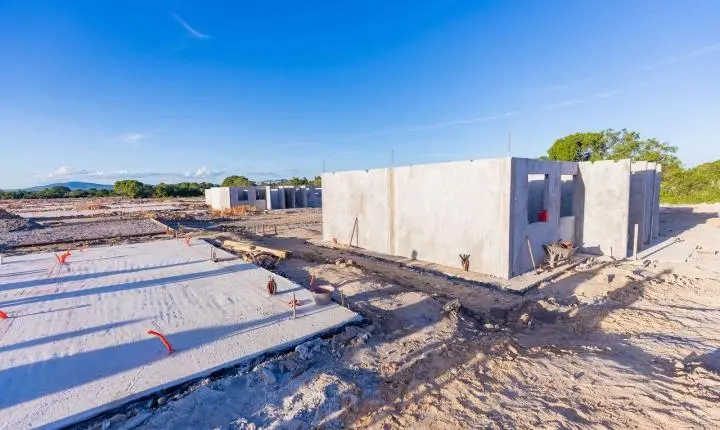 No dia de seu aniversário, prefeito Robério apresenta obras de cerca de 500 casas do Minha Casa, Minha Vida