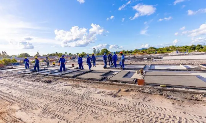 No dia de seu aniversário, prefeito Robério apresenta obras de cerca de 500 casas do Minha Casa, Minha Vida