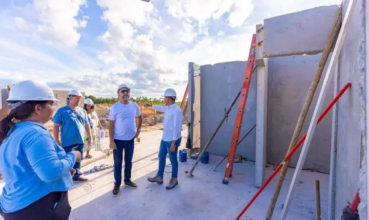 No dia de seu aniversário, prefeito Robério apresenta obras de cerca de 500 casas do Minha Casa, Minha Vida