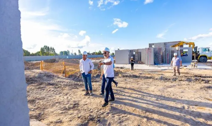 No dia de seu aniversário, prefeito Robério apresenta obras de cerca de 500 casas do Minha Casa, Minha Vida
