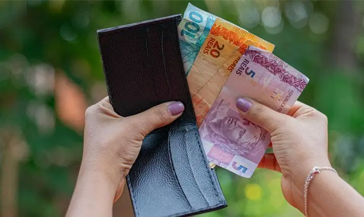 O Banco Central confirmou o fim do dinheiro em papel no Brasil depois do avanço do Pix, e a decisão tem uma data definida