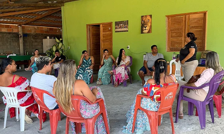 Polícia Civil realiza palestra sobre violência contra a mulher na comunidade cigana de Porto Seguro