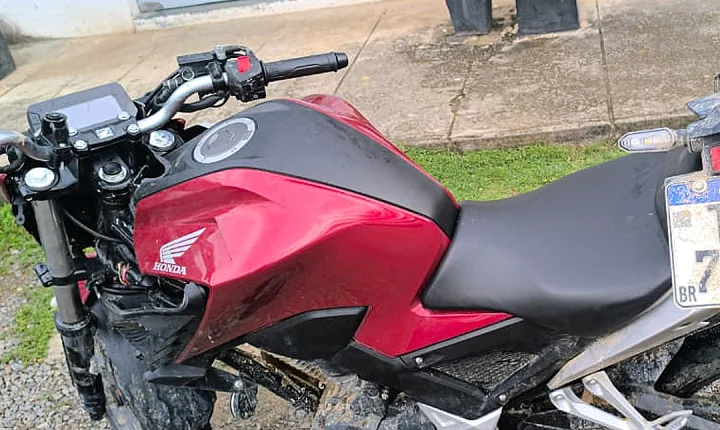 Polícia civil recupera motocicleta roubada escondida em imóvel abandonado em Itabela; Veja vídeo