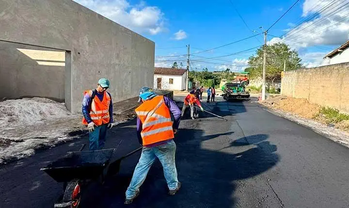Prefeitura acelera pavimentação no Dinah Borges e Alto da Boa Vista e avança com novas frentes de obras; Veja