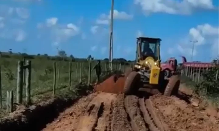 Prefeitura de Cabrália intensifica recuperação das estradas rurais e avança com obras no Embaúba