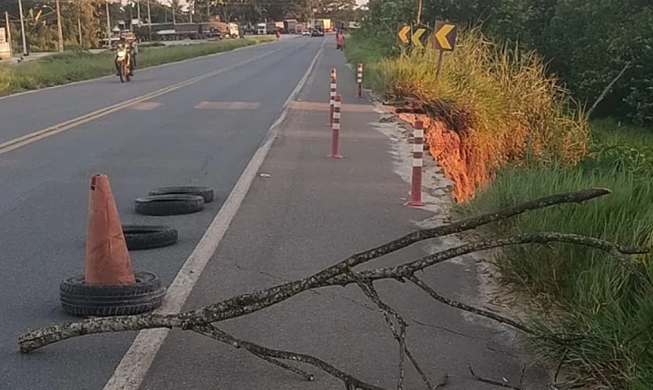 Prefeitura de Mascote cobra providência urgente do DNIT após rompimento parcial na BR-101, km 615