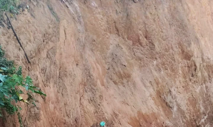 Prefeitura de Mascote cobra providência urgente do DNIT após rompimento parcial na BR-101, km 615