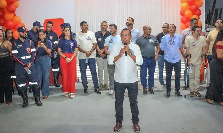Prefeitura de Mascote entrega Base do SAMU, ônibus escolar e títulos de terra à população