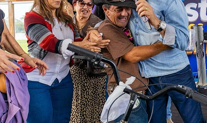 Prefeitura reúne garis e familiares em celebração que reconhece o trabalho de quem cuida da cidade