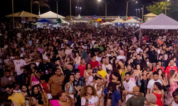 Réveillon na nova Praça do Coração marca a chegada de 2026 com grande festa em Cabrália; Veja