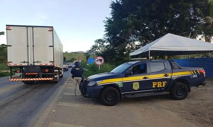 Saiba quando ônibus e caminhões serão liberados na ponte sobre o Rio Jequitinhonha; Veja